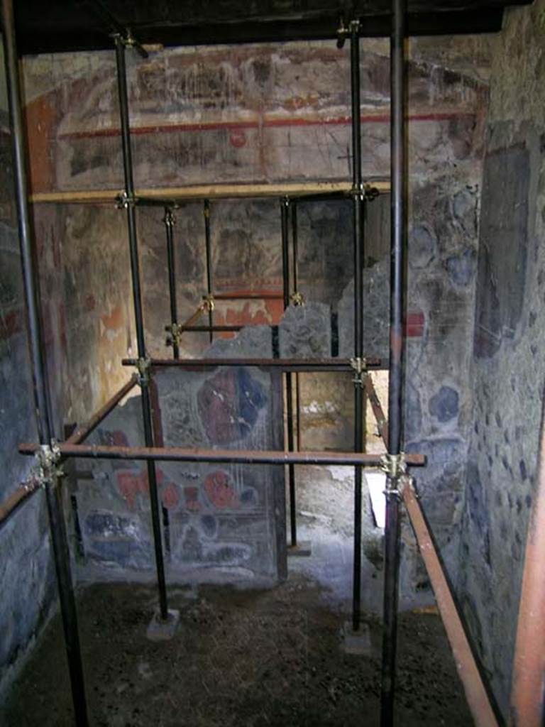 V.5, Herculaneum. May 2004.
Room 2, looking towards east wall, with doorway into room 2a, originally part of the same rectangular room.
Photo courtesy of Nicolas Monteix.